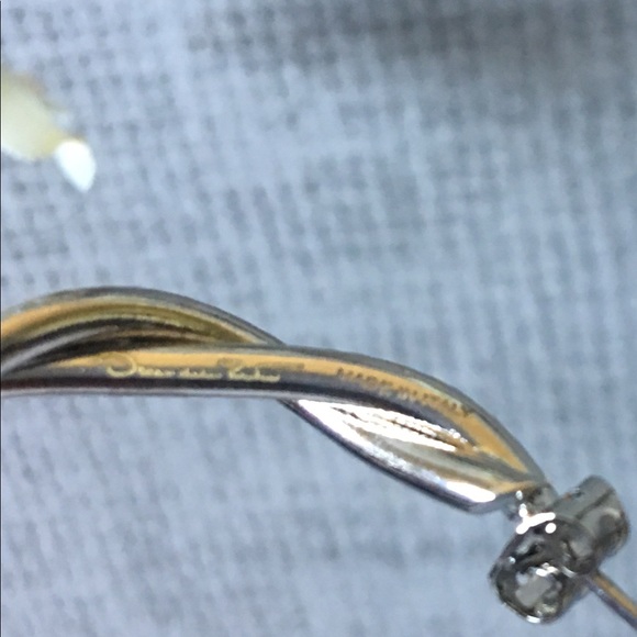 ‎OSCAR DE LA RENTA‎, Modern Twist Hoop Earrings - Picture 4 of 8